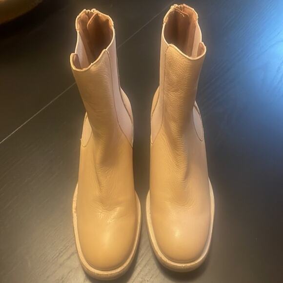 Free People Shoes - NWOT Free People Essential Chelsea Boot - Women 37 (6.5) - Sandy Beige